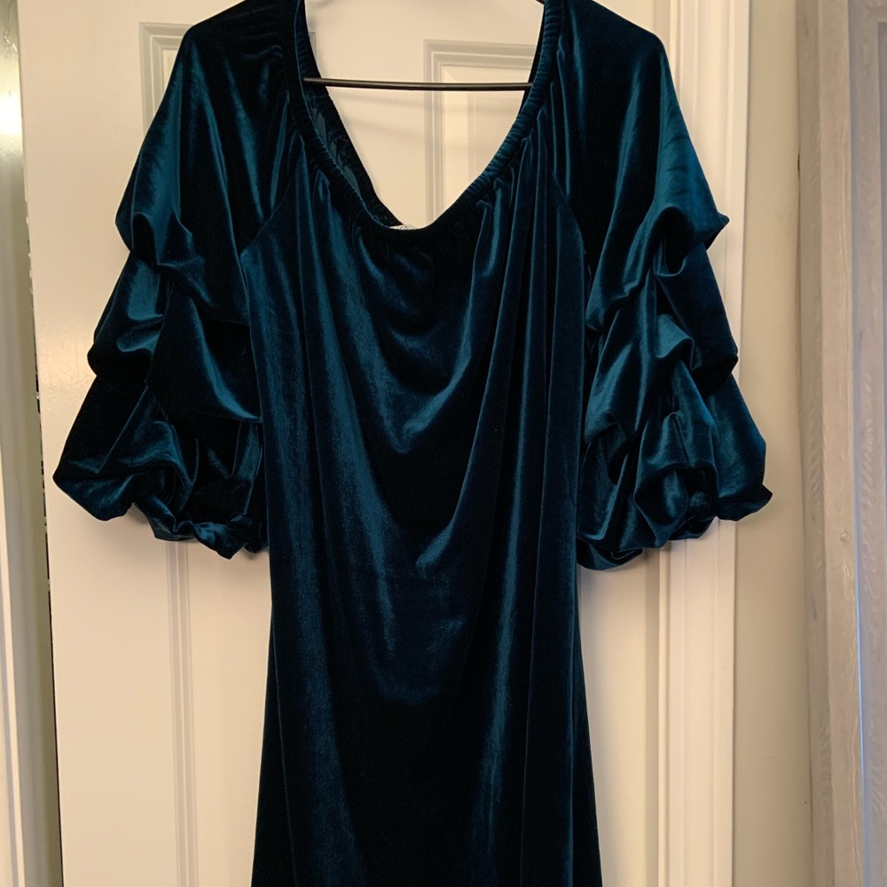 Bella Chica XL velvet tiered sleeve dress